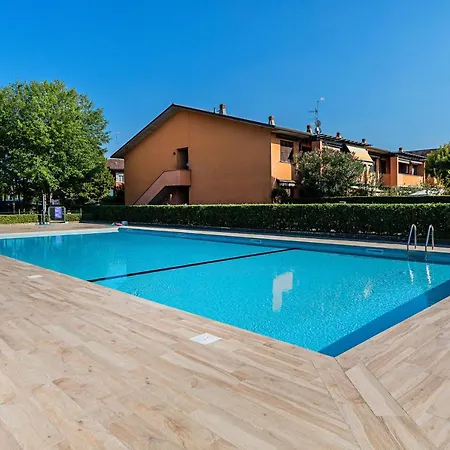 Artemisia Apartment