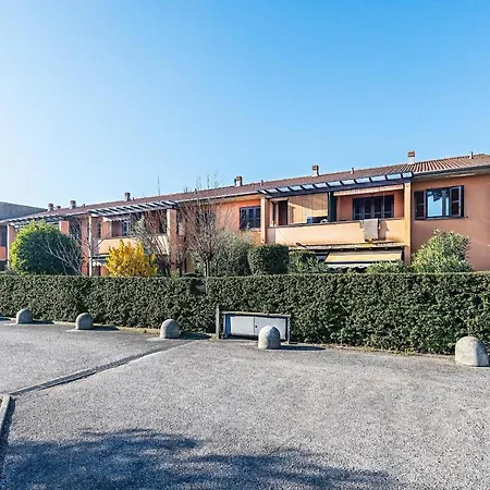Artemisia Apartment *